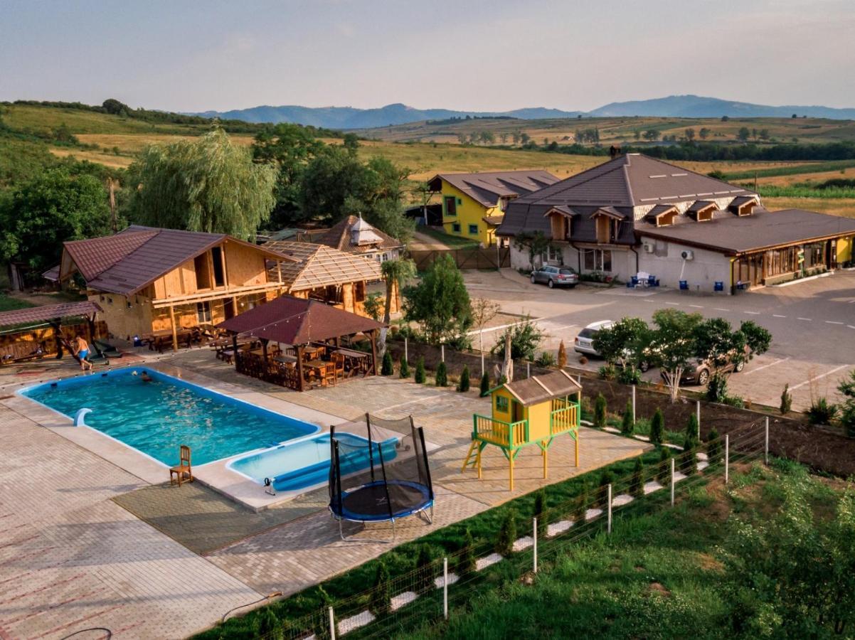Hotel Complex Stefanesti Bozovici Esterno foto